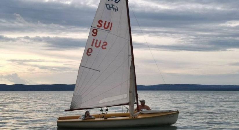 Ilyet még nem láttunk: vitorláslopás a Balatonon – Nyomtalanul eltűnt az Alojzia