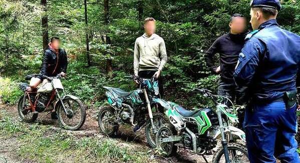 Csendőrségi razzia: több ezer lejes bírságot kaptak az erdőben motorozók, autózók