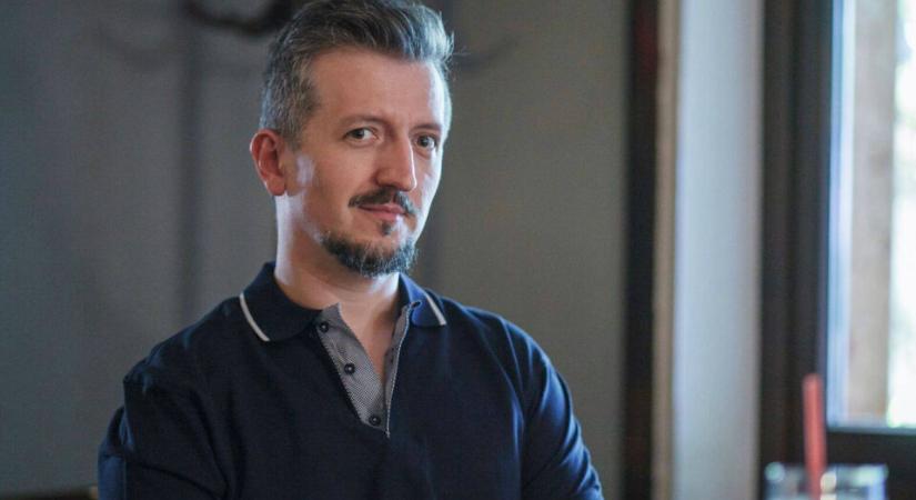 Székely Csaba: Orbán olyan Shakespeare-i hős, aki sokkal intelligensebb, mint amilyennek mutatja magát, de ráégett a maszk