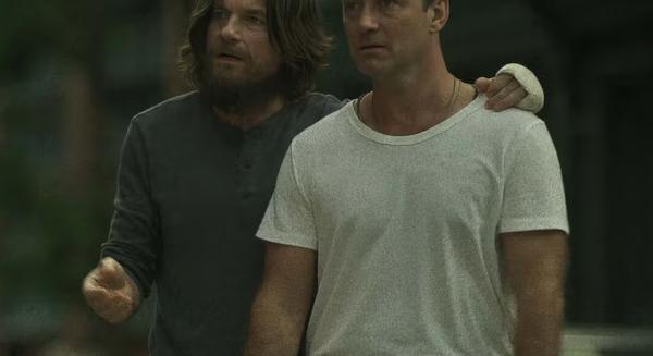 Beszédes előzetessel jelentkezett Jude Law és Jason Bateman bűnügyi drámája