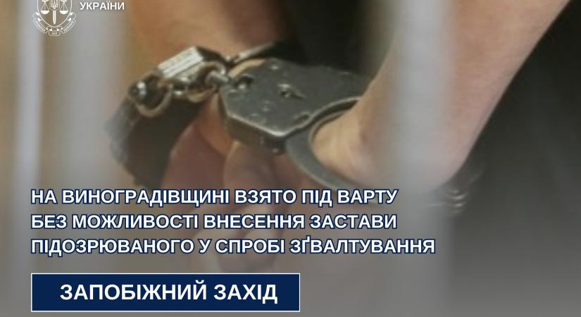 Nagyszőlősön egy férfi betört egy nyugdíjas lakásába, késsel fenyegette, és megpróbálta megerőszakolni