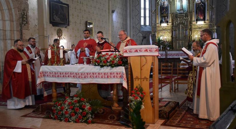 Templombúcsú Beregszászon - A kereszt, megváltásunk jelképe