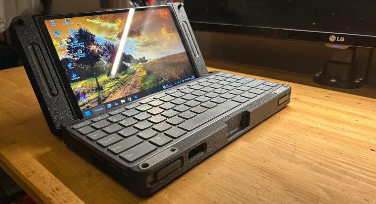 Cyberdecket faragtak a Lenovo Legion Go kézi konzolból egy brutális moddal