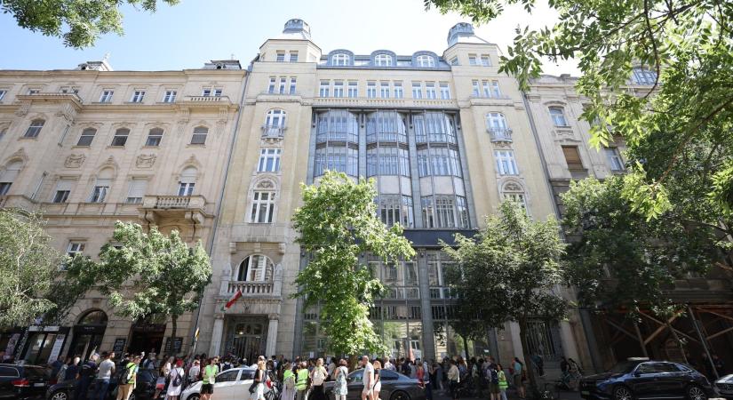 Kérdések a béremelésről: nyílt levélben fordul a TDDSZ a HUN-REN vezetéséhez