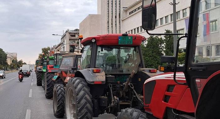 Megindultak a gazdák Újvidékre: „Jön a traktor, te gazember”