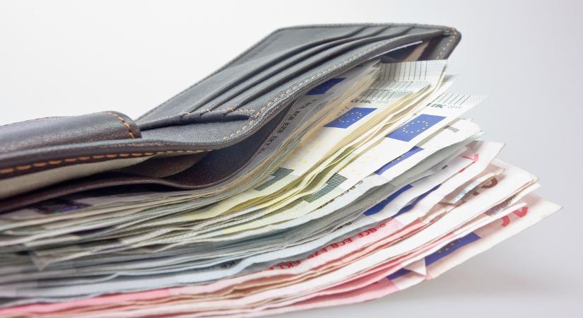 Különleges 200 forintos lapulhat a fiókban, kisebb vagyont ér