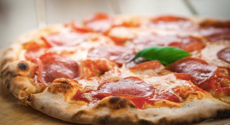 Egy pizzéria a Fradi-szurkolóknak akart kedveskedni, de botrány lett belőle