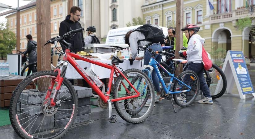 Pattanj bringára és kóstold meg a Dobó téri bringás reggelit!