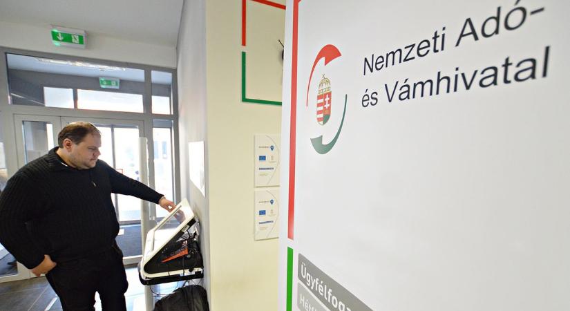 Hétfőn elrajtol a NAV-kampány: megakarod úszni a 300 ezer bírságot? - ez téged is érinthet