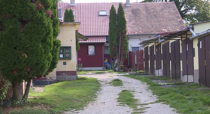 Mellkason szúrta ismerősét