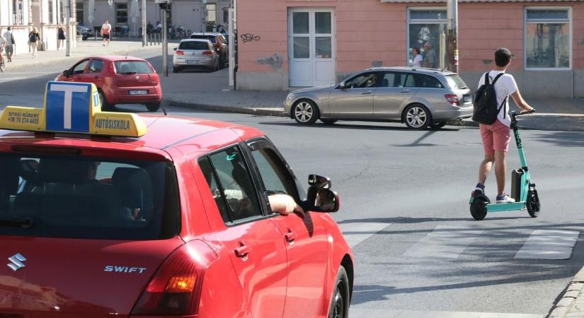 Megdöbbentő! Veséjét vesztette el a fiatal az e-roller balesetben