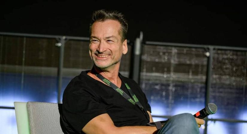 A népszerű pszichiáter, Bánki György a vasi közönségnek tart előadást