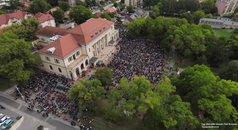 Rekordszámú résztvevő a jótékonysági motoros felvonuláson