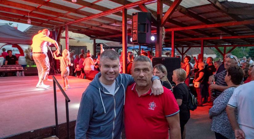 Csöngei szüret: felvonulás, néptánc és Groovehouse