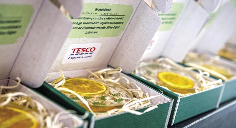 A Tesco élelmiszermentő hősei 73%-kal csökkentették a vállalat élelmiszer-hulladékát