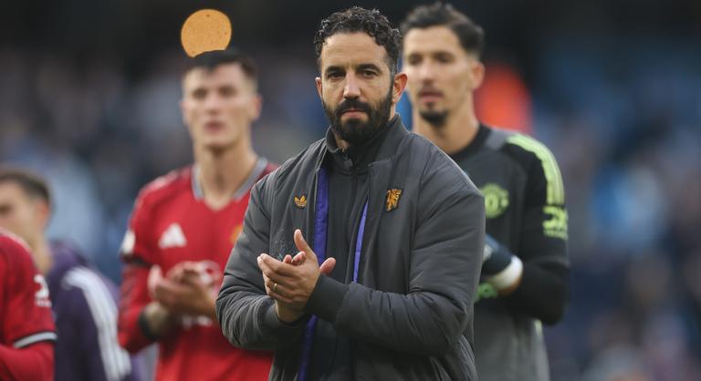 Döntöttek a Manchester United edzőjének sorsáról