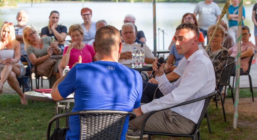 Kurucz Leventét köszöntötték a kajakosok