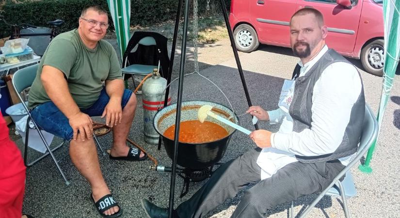 Birkapörkölt minden mennyiségben, hagyományos és újabb receptek csaptak össze Kunszentmiklóson – fotók, videó