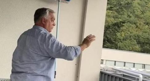 Elemzők: Nagyot hibázott a sepregető Orbán