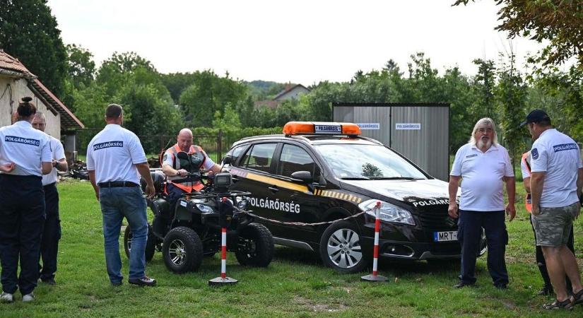 Itt már nem viccelnek! Elektromos quaddal és lóháton üldözi a bűnt a novaji polgárőrség