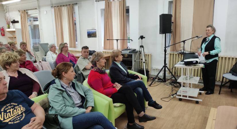 A Hunyadi-kor hőseiről és hősies asszonyairól a könyvtárban
