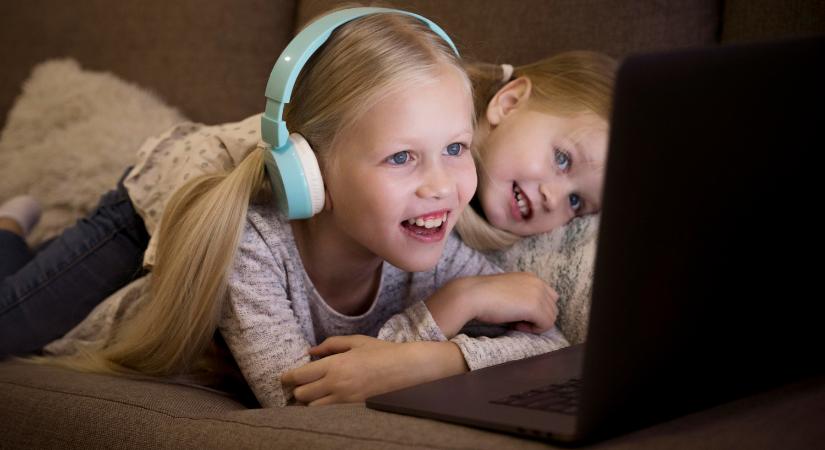 Gyermekek online szexuális bántalmazása miatt érkezik a legtöbb jelzés az Internet Hotline-ra