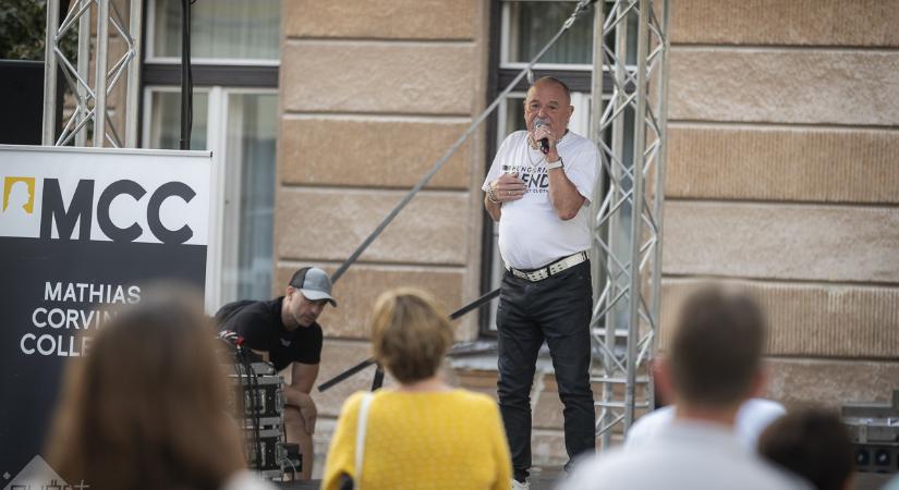 Nagy Feró nem fogta vissza magát, így üzent Győrből Majkának
