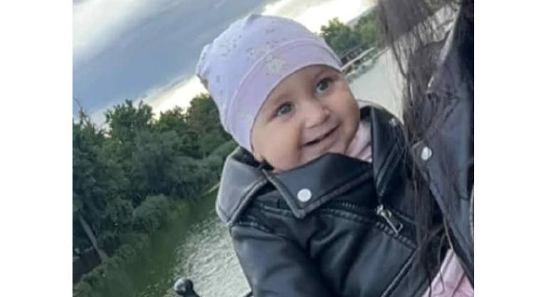 Eltűnt egy egyéves kislány, napok óta nem bukkannak a nyomára