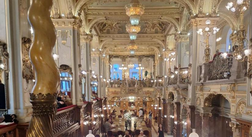 Budapest legpazarabb teadélutánján jártunk a New York kávéházban