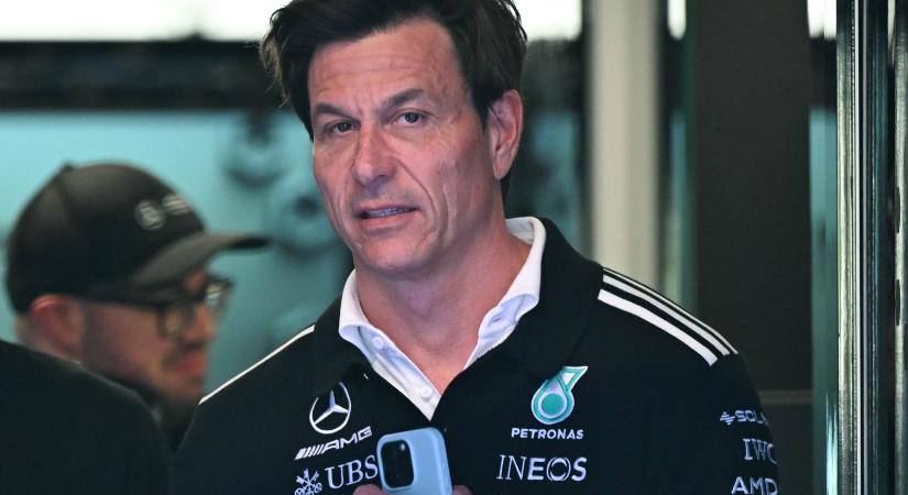F1: Magát rúghatja ki a Mercedes-főnök