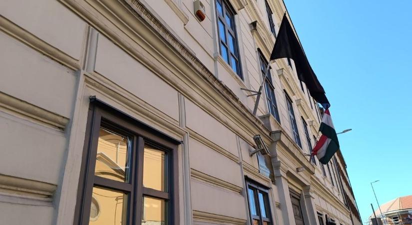 Megrázó tragédia: munkahelyén vetett véget életének a NAV dolgozója