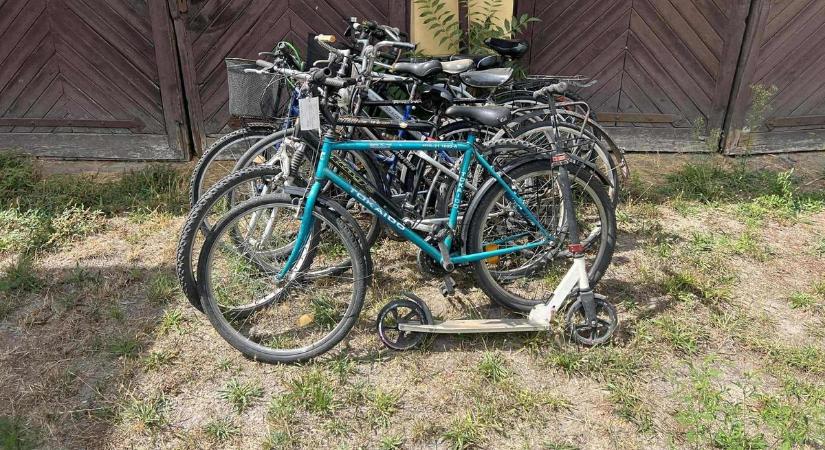 Talált tárgyak osztálya – kerékpárok tömkelege keresi a gazdáját Nagykőrösön