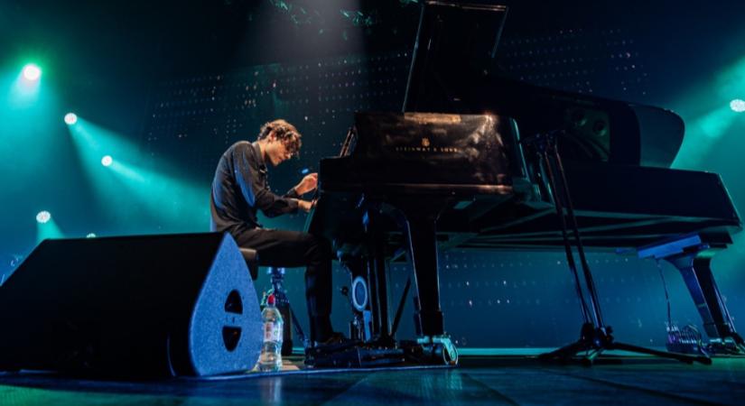 Péter Bence új show-val és egy meglepetés vendéggel tér vissza Budapestre
