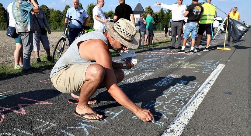 „Akasztás, fejbe lövés, kivégzés” – a botrányos batidai esemény szervezőjét egyszerűen nem érdekli, hogy feljelentették