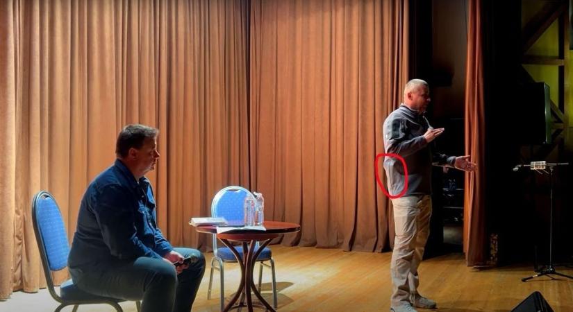 Ruszin-Szendi kézifegyverrel jelenhetett meg a Tisza Párt rendezvényén (videó)