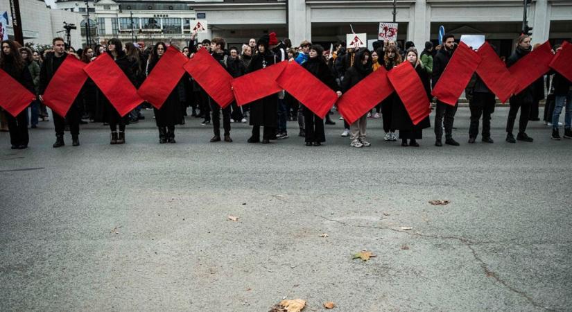 Az orosz hírszerzés a fiatalok agymosásával vádolja a független médiumokat