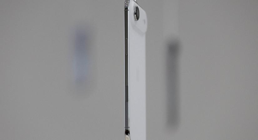 Elő a pénztárcákat: már Magyarországon is előrendelhető az új iPhone