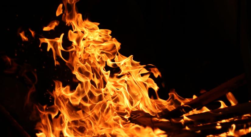 Tűz ütött ki egy jászberényi üzemcsarnokban