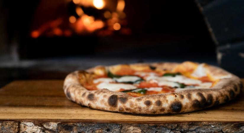 600 forintért ehetünk egész pizzát az egyik legjobb magyar pizzériában egy napon át!