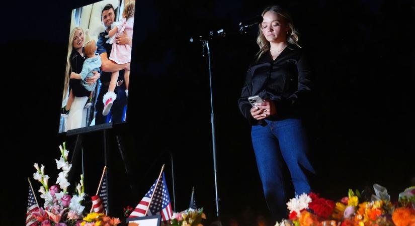 Amerika szíve megdobbant: a Capitoliumban gyertyagyújtással emlékeztek a meggyilkolt Charlie Kirkre, Trump beszédet mond a búcsúztatón