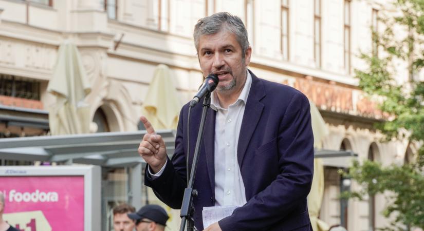 Hadházyék kedden az egykori földművelésügyi minisztériumi épület elé vonulnak