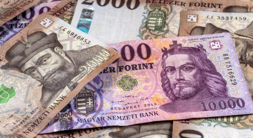Belakta magát a forint 390 alá