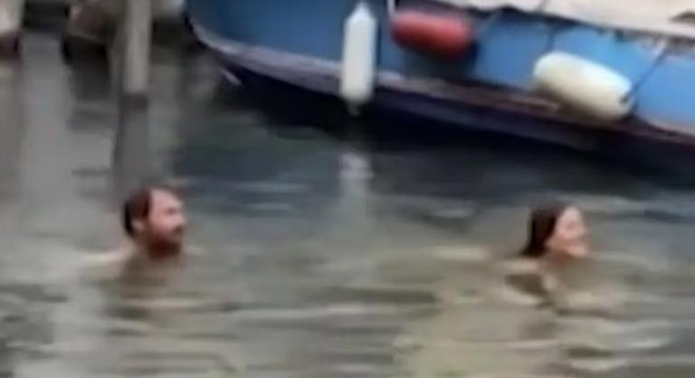 Két turista megfürdött Velence főcsatornájában, ideiglenesen kitiltották őket a városból