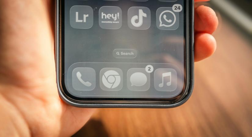 Hétfő este földet ért az Apple-atombomba: itt az iOS 26!