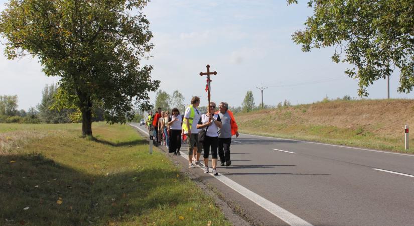 Tóth Ferenc: Zarándokok az úton