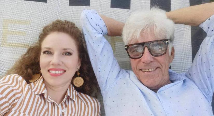 Ernyey Béla 38 évvel fiatalabb felesége tiszta Katalin hercegné volt az ünnepségen: lovaggá ütötték a színészt