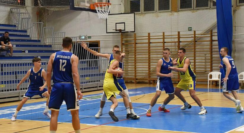 Győzelem nélkül maradtak a jászberényi kosarasok – galériával