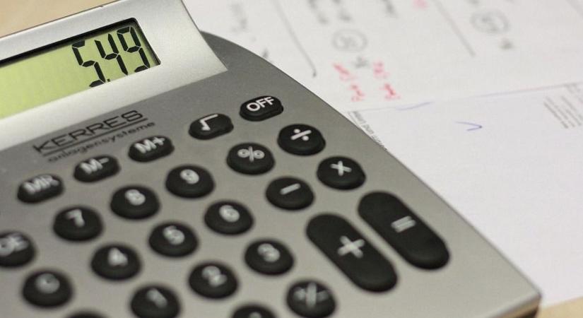 A bruttó átlagkereset 693 700 forint, a nettó közelít a félmillióhoz
