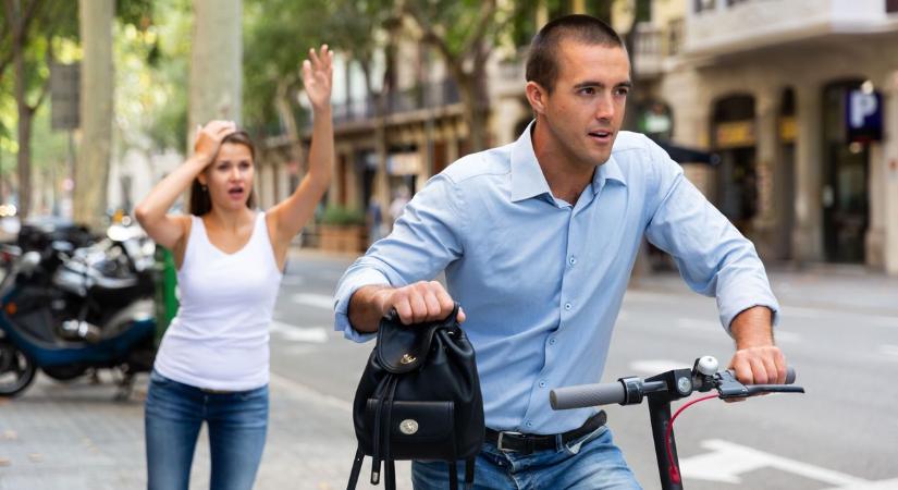 Lopott rollerrel ment lopni a (nem) agykutató fiatal
