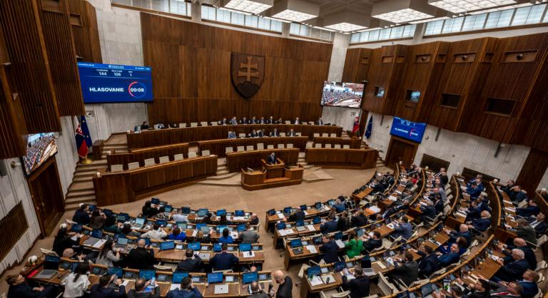A konszolidációs csomagról vitáznak a képviselők – 2,7 milliárdos intézkedéscsomag került a parlament elé